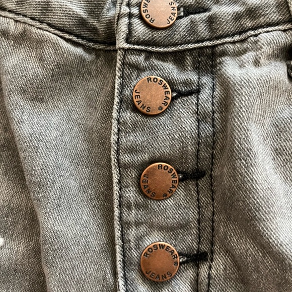 Ripped short Jean shorts with buttons (M) - Picture 3 of 4